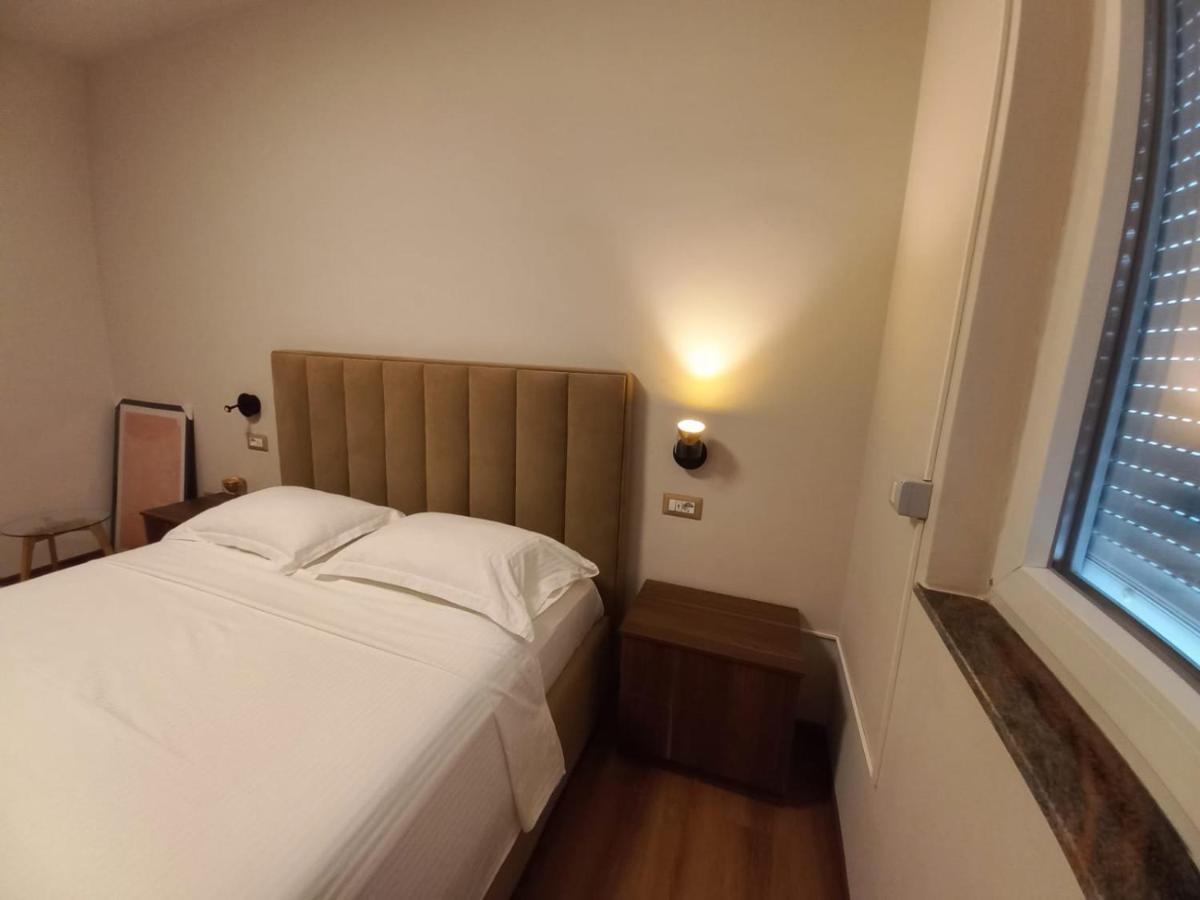 Penthouse Rooms & Aparts Тирана Екстер'єр фото