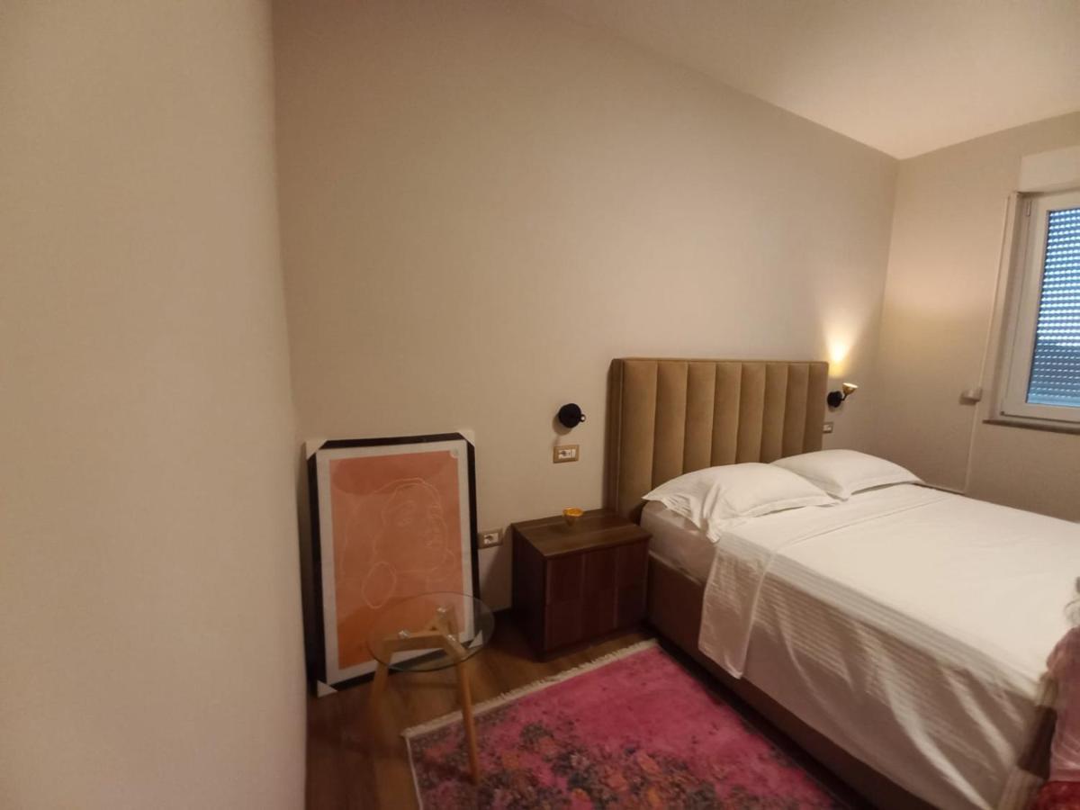 Penthouse Rooms & Aparts Тирана Екстер'єр фото