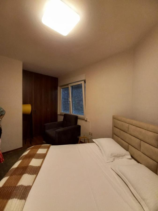 Penthouse Rooms & Aparts Тирана Екстер'єр фото