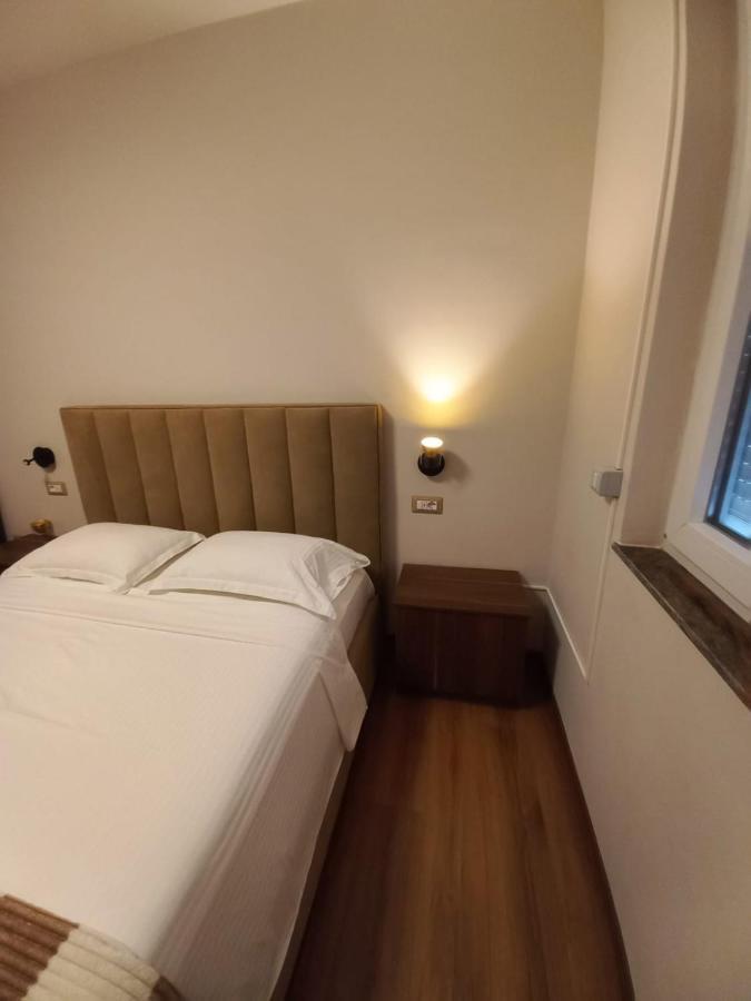 Penthouse Rooms & Aparts Тирана Екстер'єр фото