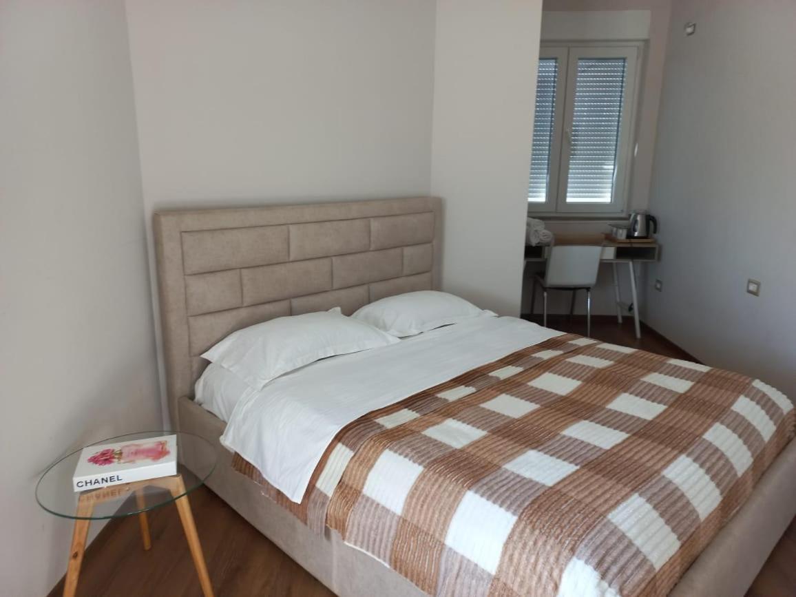 Penthouse Rooms & Aparts Тирана Екстер'єр фото