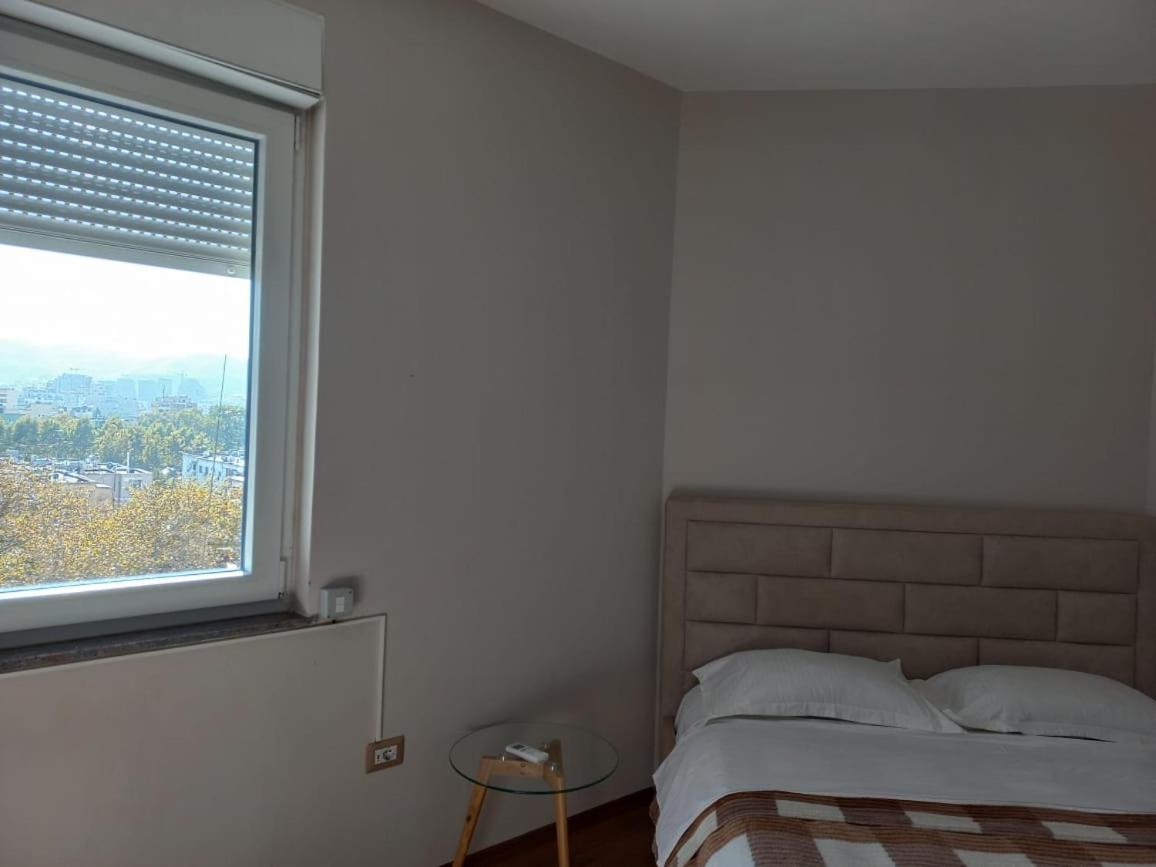 Penthouse Rooms & Aparts Тирана Екстер'єр фото