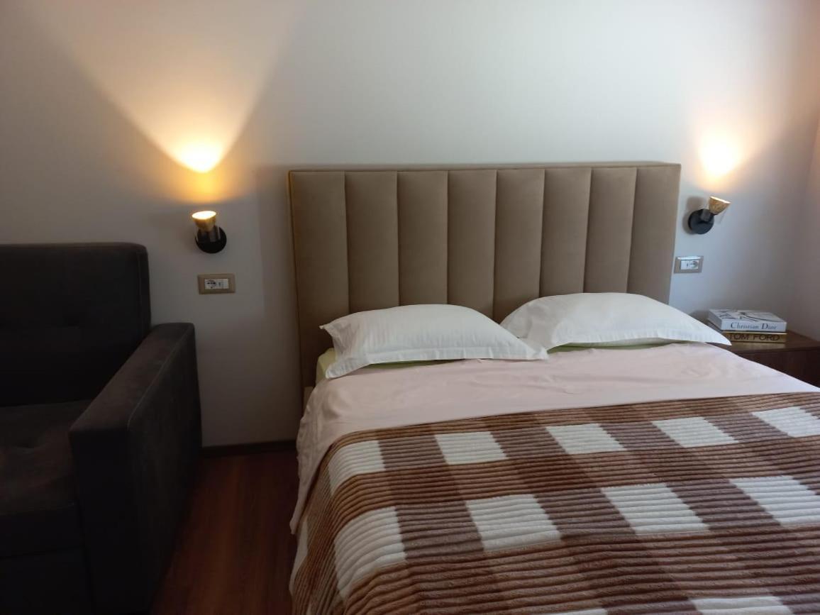 Penthouse Rooms & Aparts Тирана Екстер'єр фото