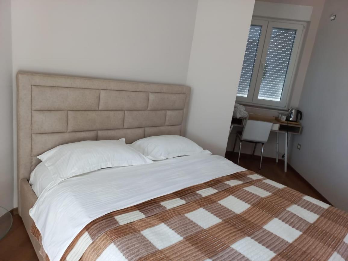 Penthouse Rooms & Aparts Тирана Екстер'єр фото