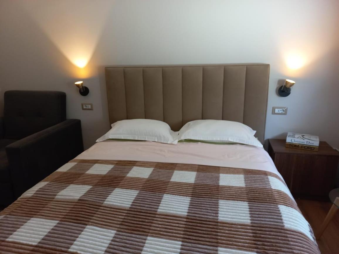 Penthouse Rooms & Aparts Тирана Екстер'єр фото