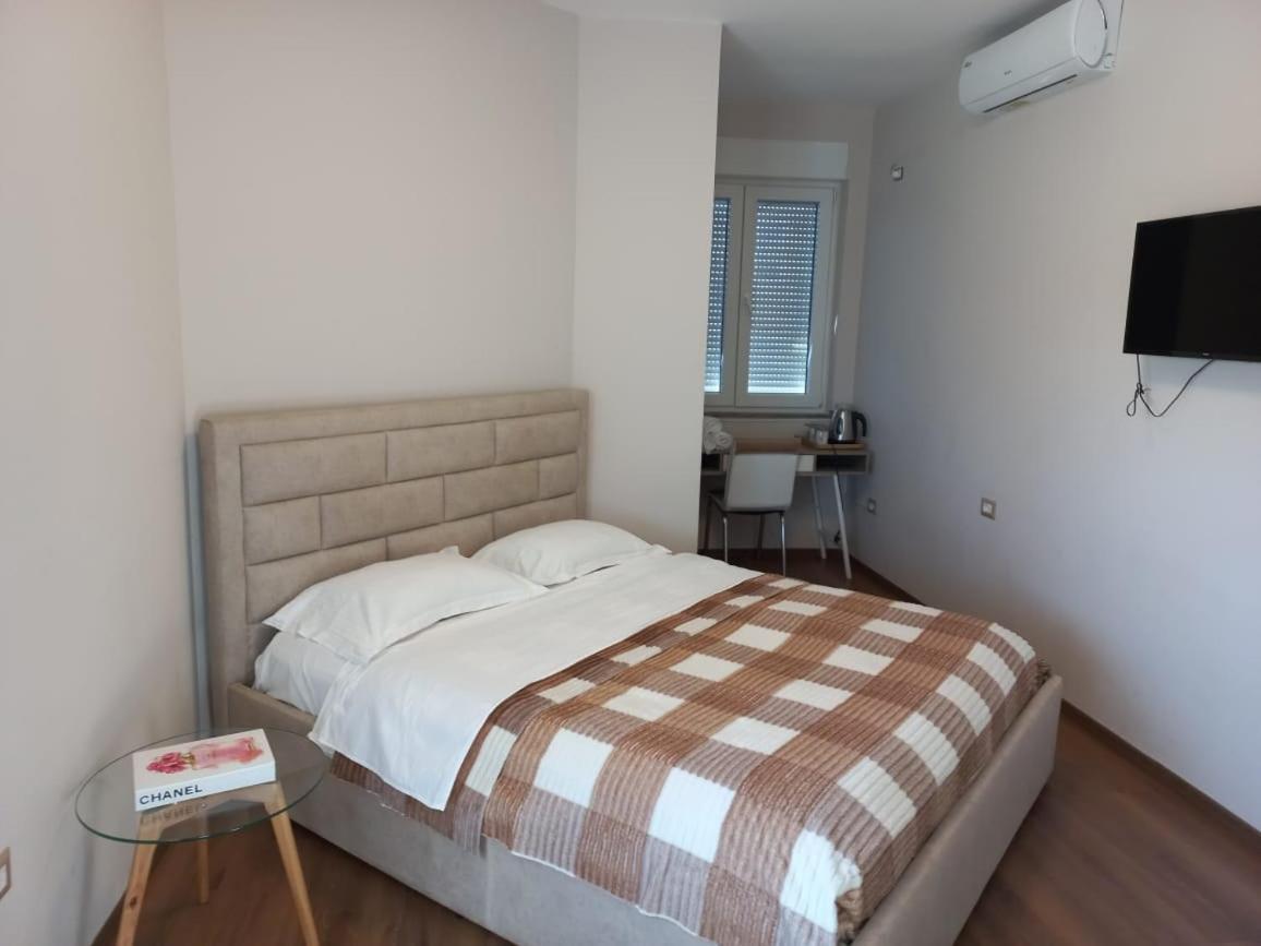 Penthouse Rooms & Aparts Тирана Екстер'єр фото