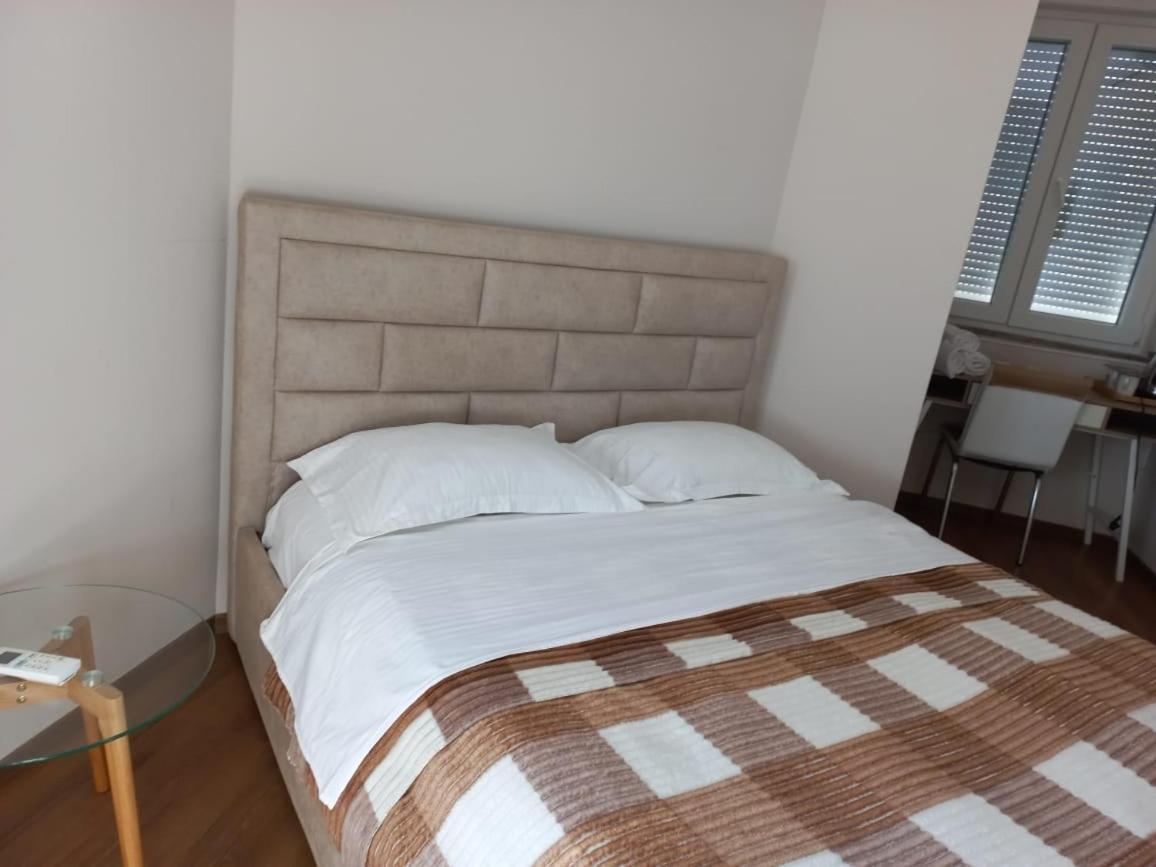 Penthouse Rooms & Aparts Тирана Екстер'єр фото
